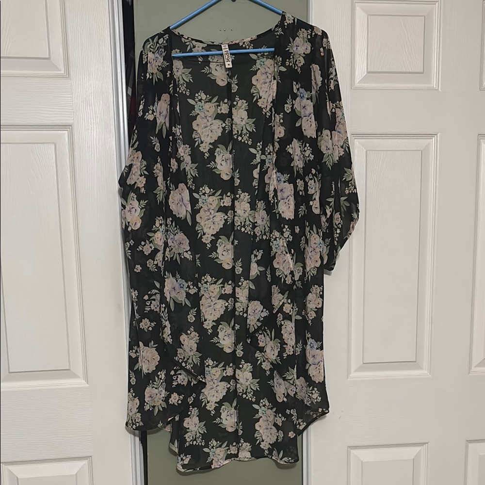 MUDD Floral Sheer Kimono, Women’s Size Medium, Great Condition!